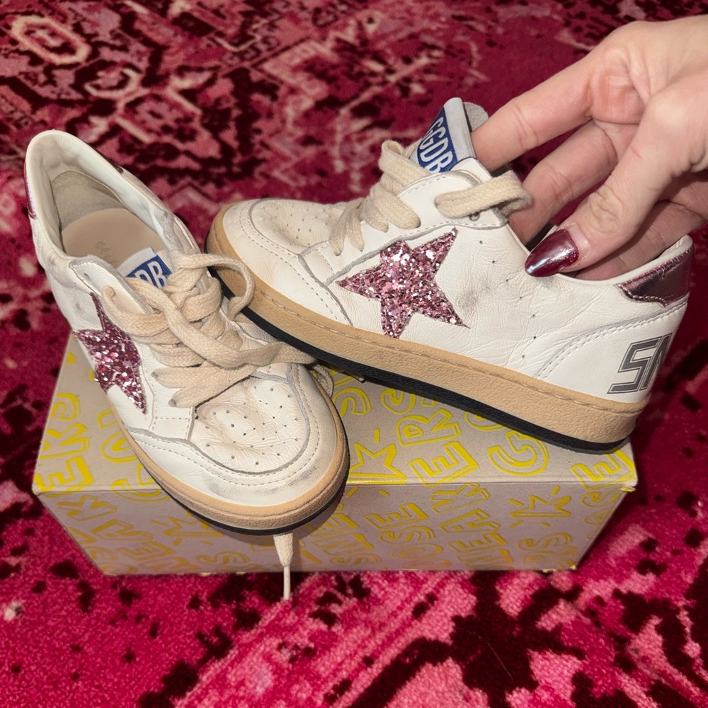 SOLD!!!!!!!!
Girls Golden Goose Ballstar Sneakers.